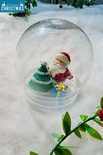Snow globe 360x544 with logo